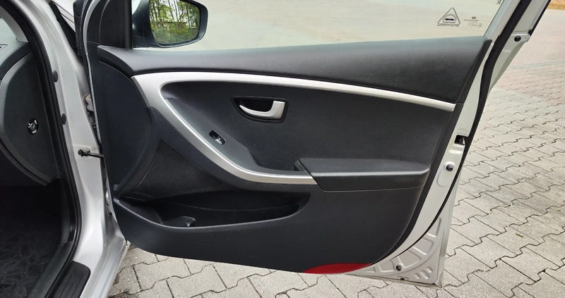 Hyundai I30 cena 31900 przebieg: 180000, rok produkcji 2012 z Praszka małe 466